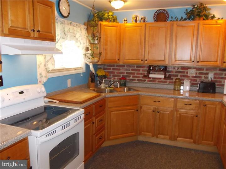 70 Harrow Road Levittown, PA 19056 - Photo 5 of 25 Kitchen