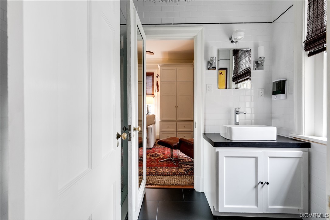 5621 Cary Street Road, Unit U206 Richmond, VA 23226 - Photo 21 of 34 a en suite bathroom with a sink and a mirror