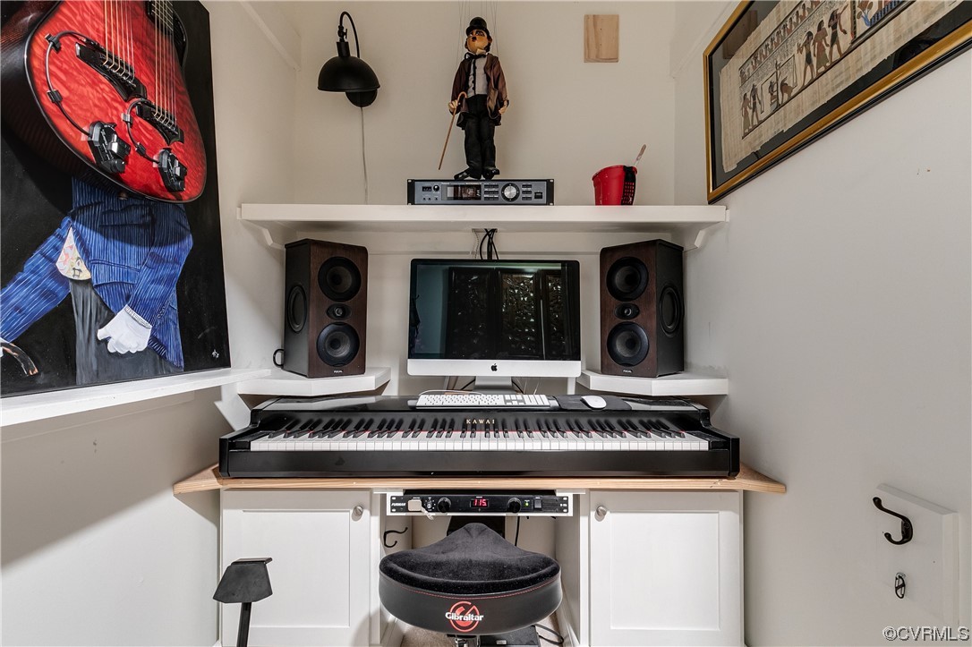 5621 Cary Street Road, Unit U206 Richmond, VA 23226 - Photo 23 of 34 a close view of a stove top oven