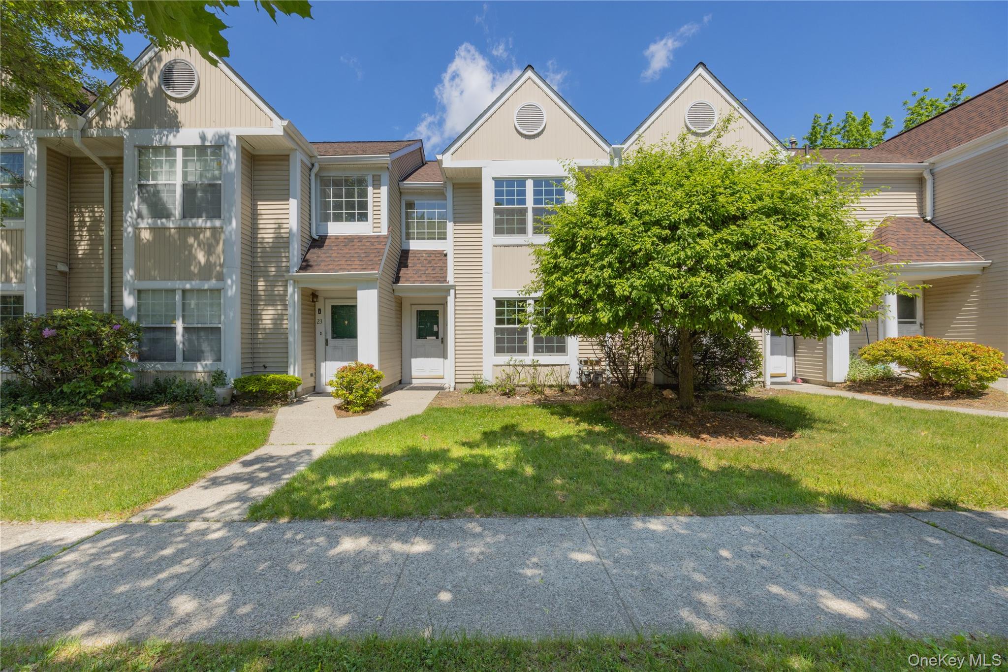 27 Creekside Circle Spring Valley, NY 10977 - Photo 1 of 9