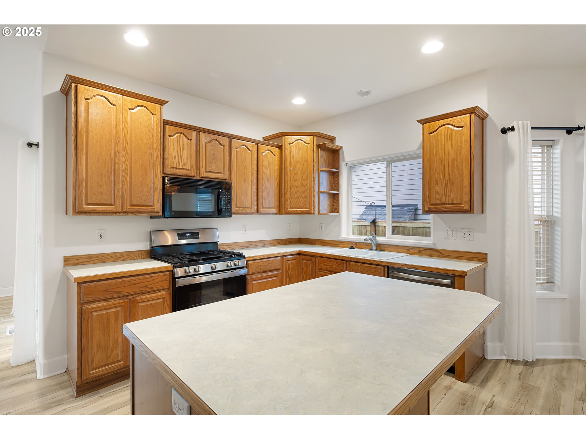 6808 Moses Pass Springfield, OR 97478 - Photo 13 of 37 a kitchen with stainless steel appliances granite countertop a sink stove microwave and refrigerator