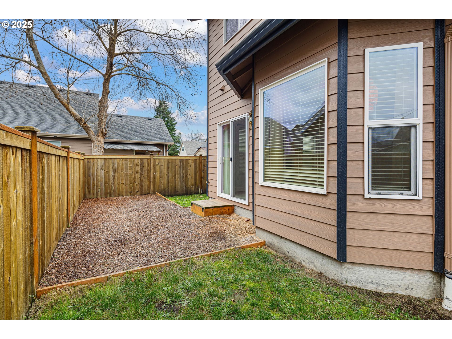 6808 Moses Pass Springfield, OR 97478 - Photo 35 of 37 a backyard of a house