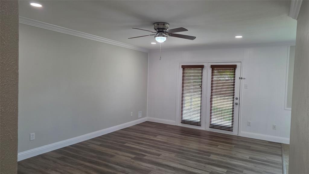 335 Springwillow Road Burleson, TX 76028 - Photo 4 of 21 Gallery Image 4