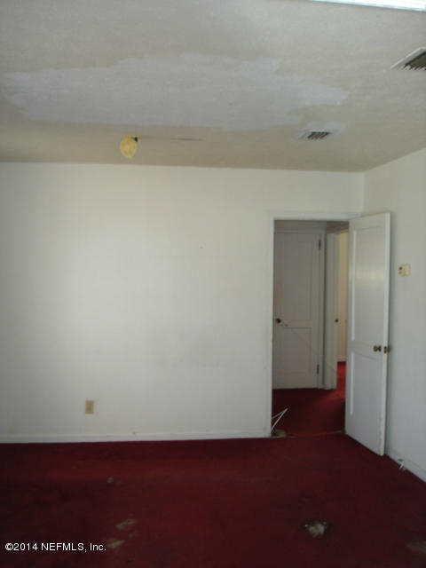 2040 Taunton Road Jacksonville, FL 32207 - Photo 10 of 14 Family_room