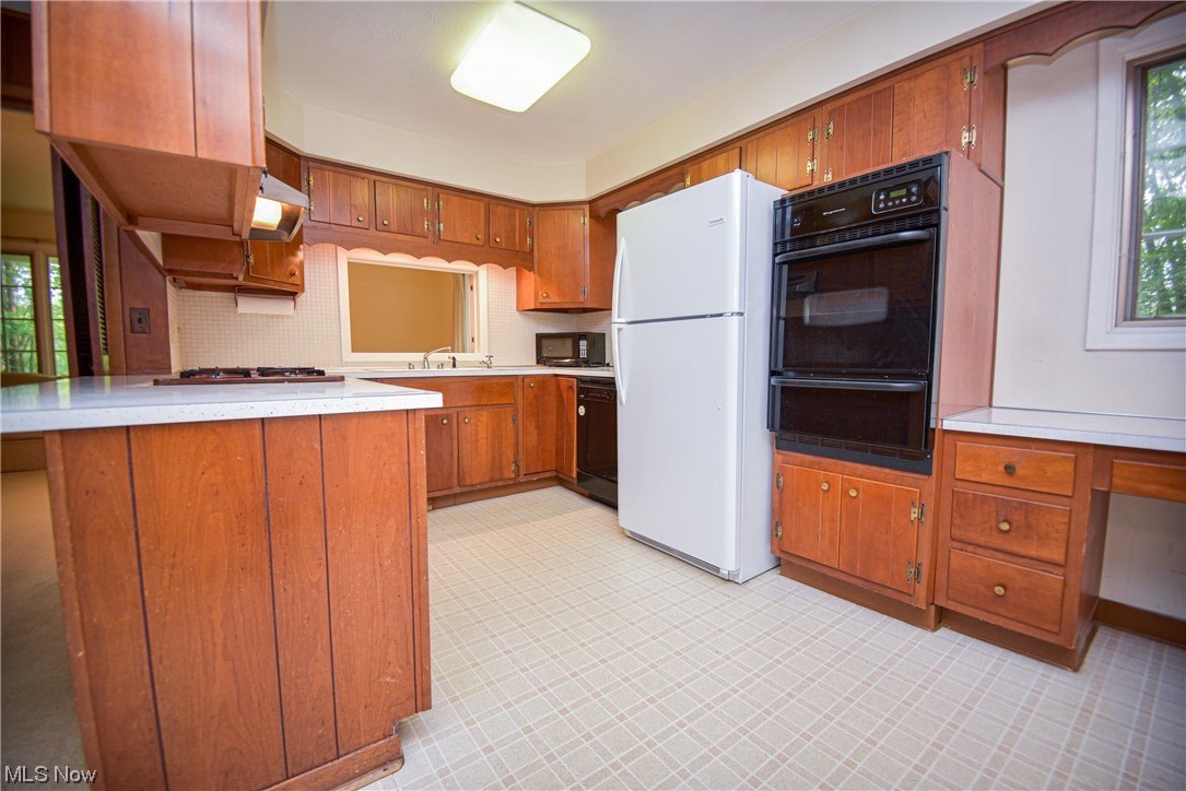 7551 West Pleasant Valley Road Cleveland, OH 44129 - Photo 11 of 35 Open kitchen