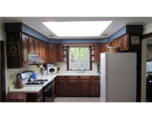 20 Maplewood Road Middletown, RI 02842 - Photo 3 of 12 Kitchen.