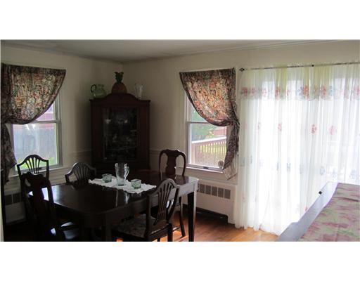 20 Maplewood Road Middletown, RI 02842 - Photo 5 of 12 Dining Room.