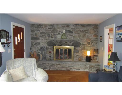 20 Maplewood Road Middletown, RI 02842 - Photo 7 of 12 Living Room.