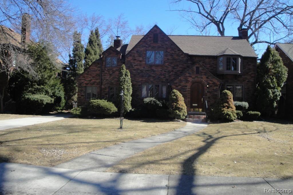 560 Barrington Road Grosse Pointe, MI 48230 - Photo 1 of 26 Barrington 560 002.jpg