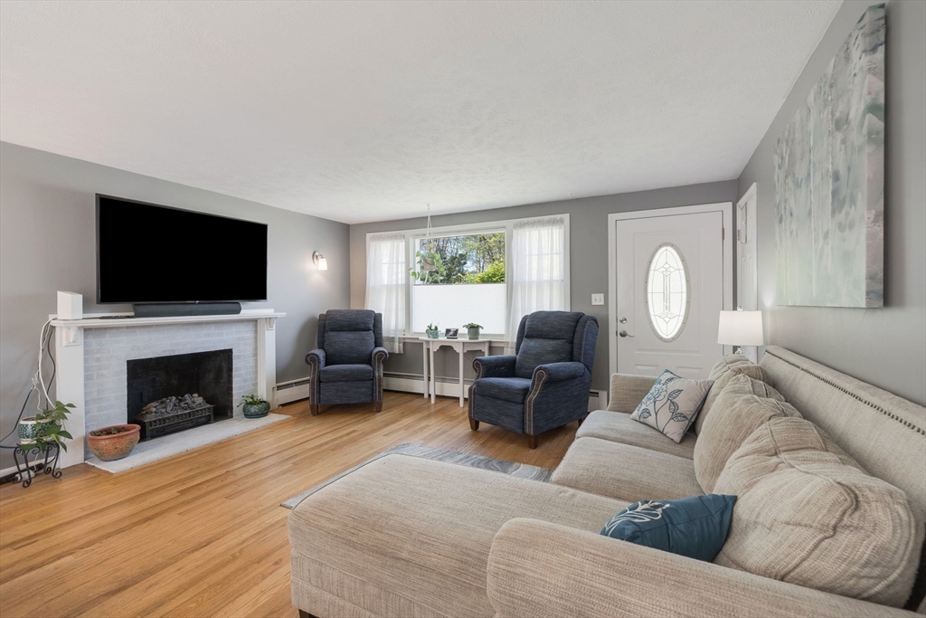 853 Sandwich Road Falmouth, MA 02536 - Photo 11 of 28 Gallery Image 11