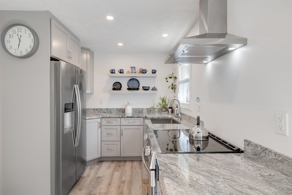 853 Sandwich Road Falmouth, MA 02536 - Photo 5 of 28 Gallery Image 5