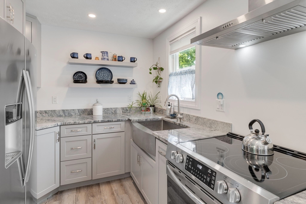 853 Sandwich Road Falmouth, MA 02536 - Photo 6 of 28 Gallery Image 6