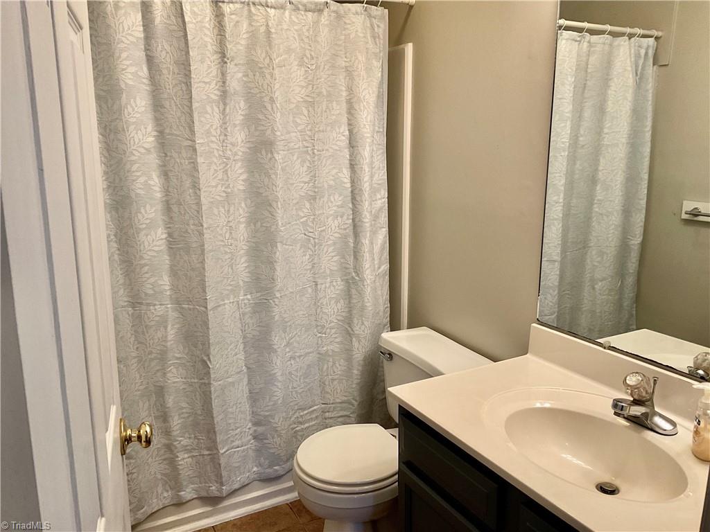 686 Fuller Mill Road Thomasville, NC 27360 - Photo 19 of 24 Guest Bath