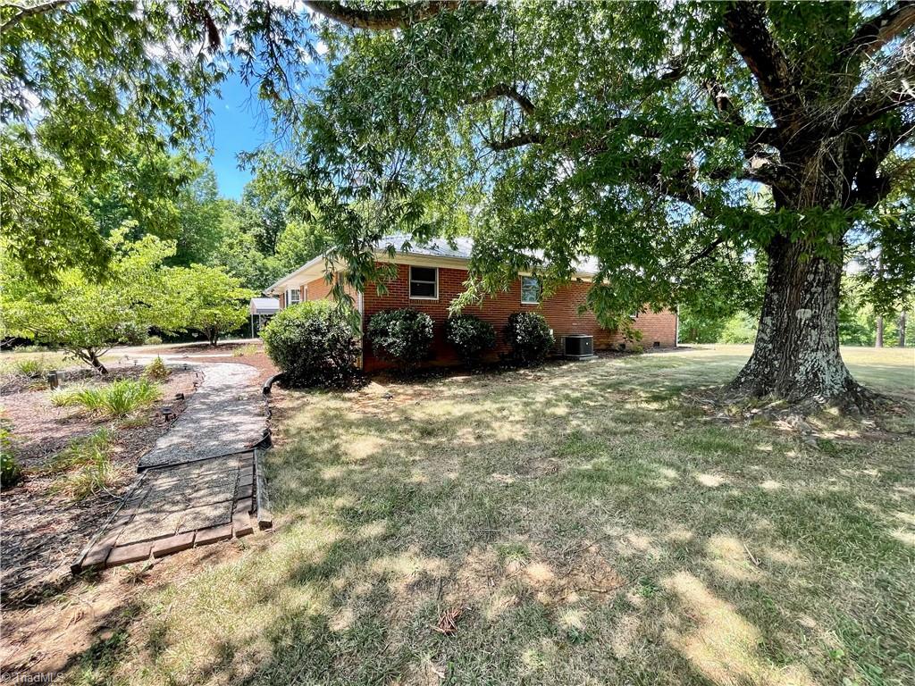 686 Fuller Mill Road Thomasville, NC 27360 - Photo 22 of 24 Side of home