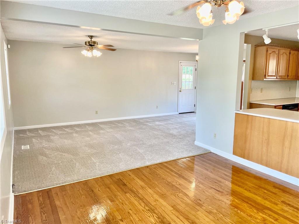 686 Fuller Mill Road Thomasville, NC 27360 - Photo 6 of 24 Living room
