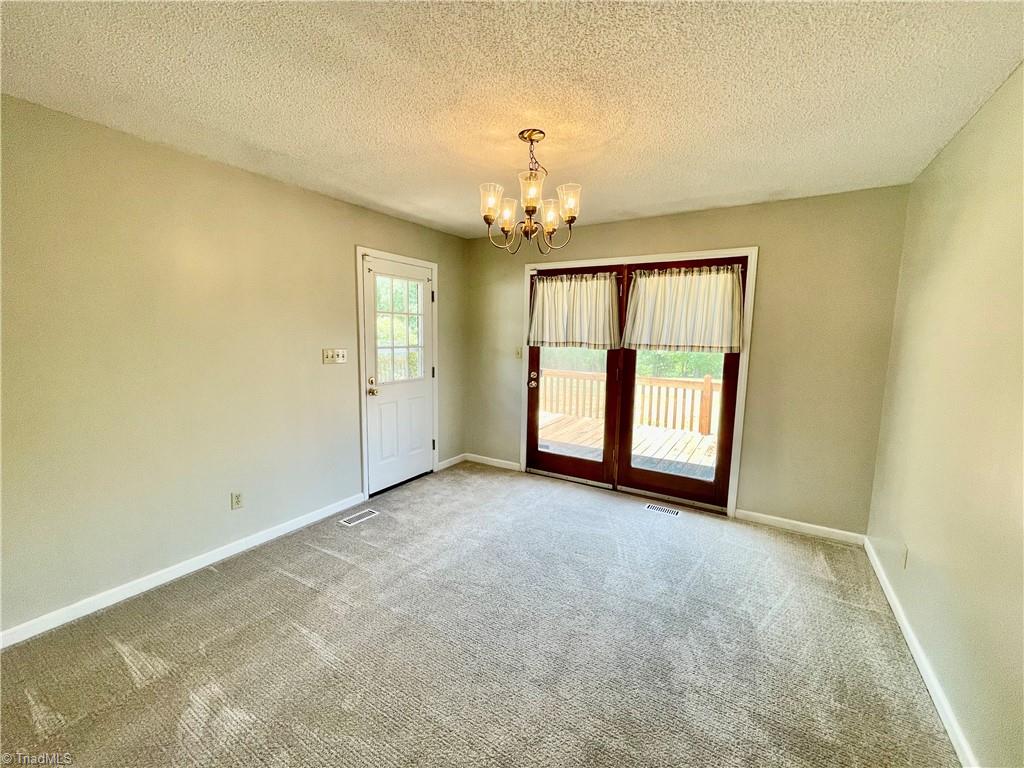 686 Fuller Mill Road Thomasville, NC 27360 - Photo 8 of 24 Dining