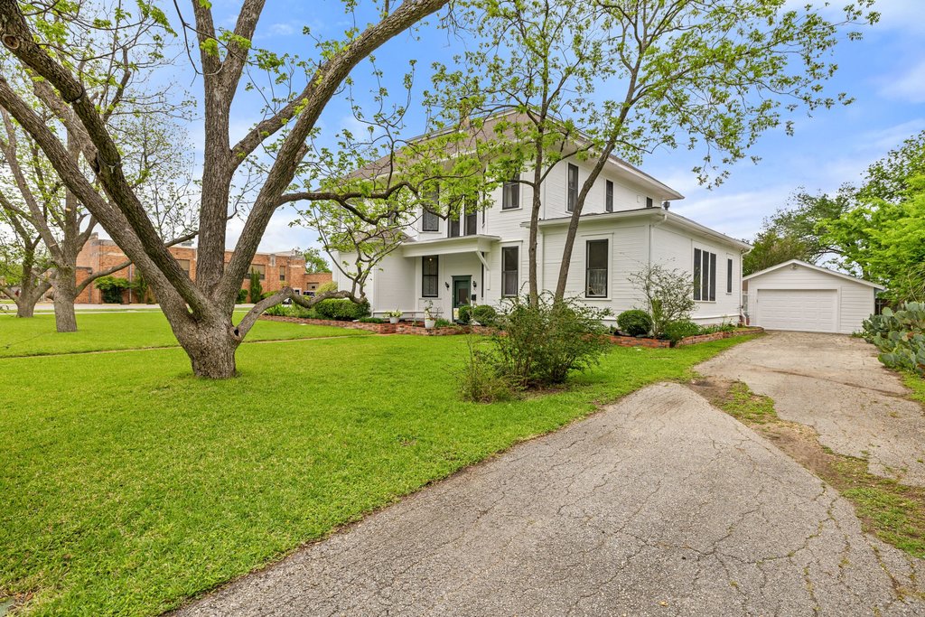 819 Hackberry Street Taylor, TX 76574 - Photo 4 of 40