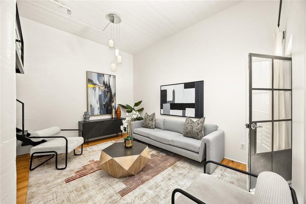 420 San Pedro Street, Unit 427 Los Angeles, CA 90013 - Photo 14 of 42 a living room with furniture and a window