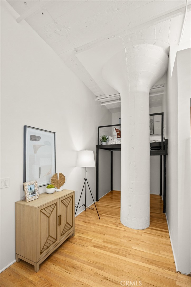 420 San Pedro Street, Unit 427 Los Angeles, CA 90013 - Photo 21 of 42 a living room with furniture and a table