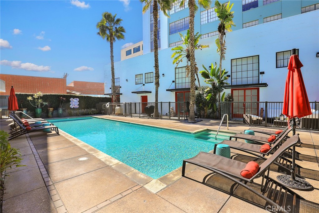 420 San Pedro Street, Unit 427 Los Angeles, CA 90013 - Photo 29 of 42 a view of swimming pool with chairs