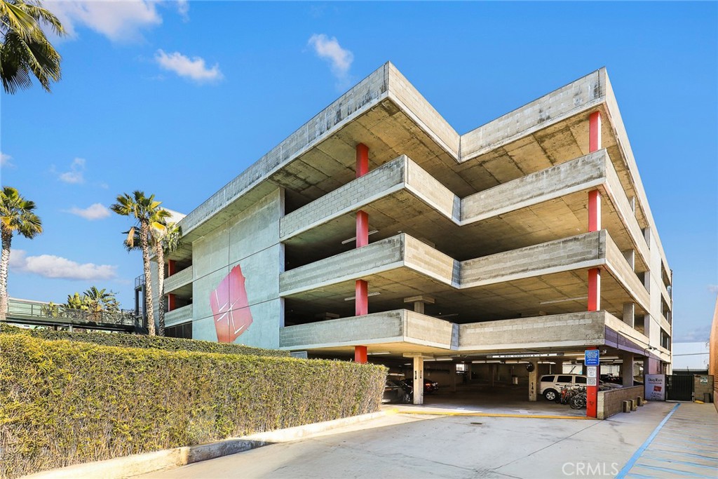 420 San Pedro Street, Unit 427 Los Angeles, CA 90013 - Photo 33 of 42 a front view of a building with parking space