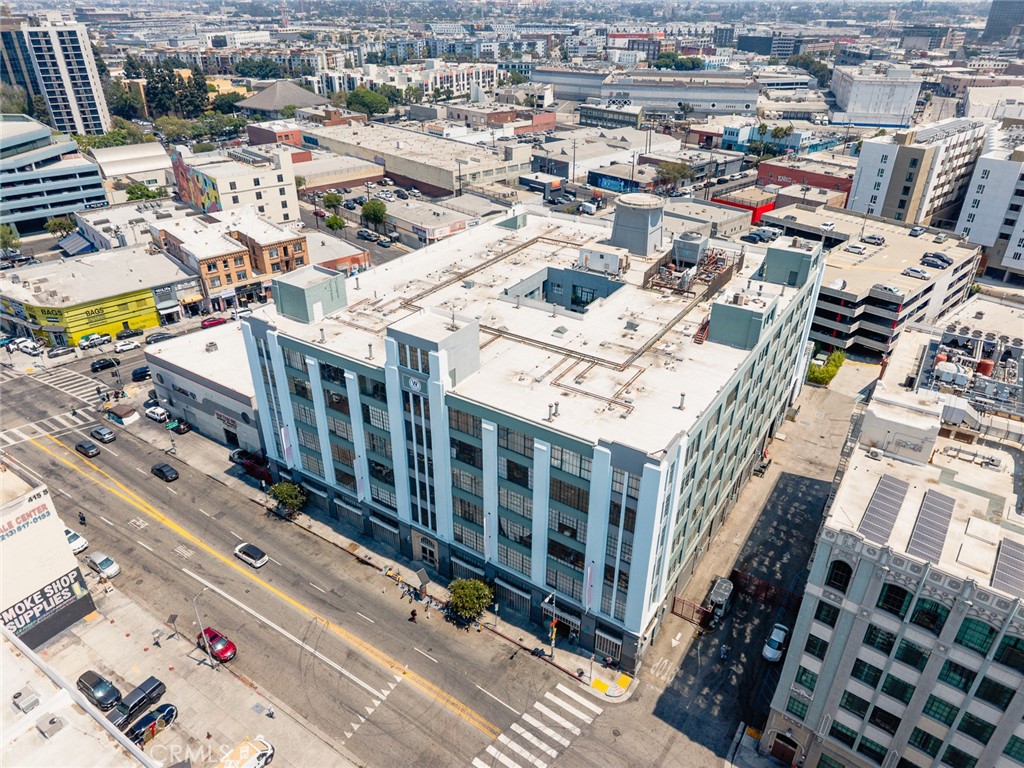 420 San Pedro Street, Unit 427 Los Angeles, CA 90013 - Photo 39 of 42 a view of a city with tall buildings