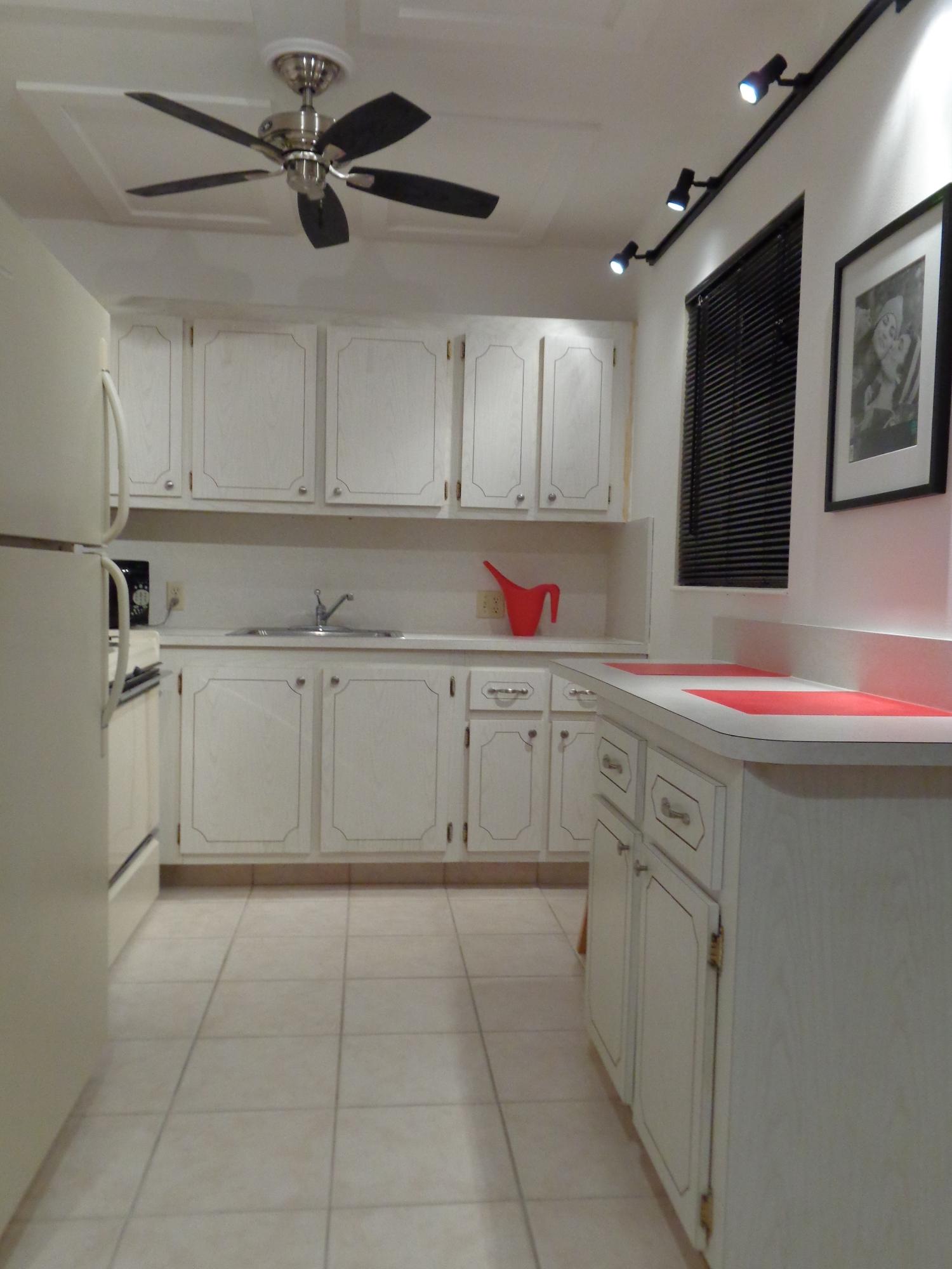 323 Preston F, Unit H Boca Raton, FL 33434 - Photo 10 of 11 Kitchen