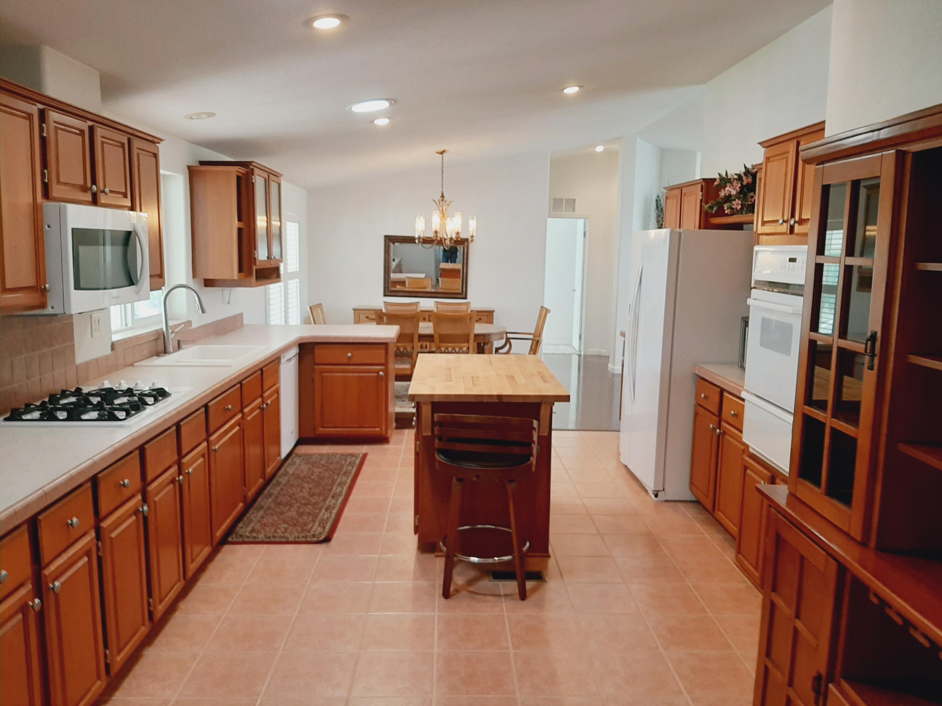 333 Old Mill Road, Unit 73 Santa Barbara, CA 93110 - Photo 8 of 26 kitchen