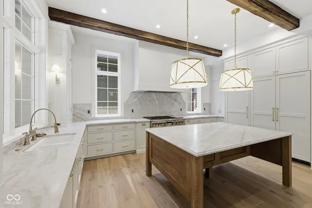 $2,395,000 | 10840 Dartmoor Court, Zionsville, IN 46077