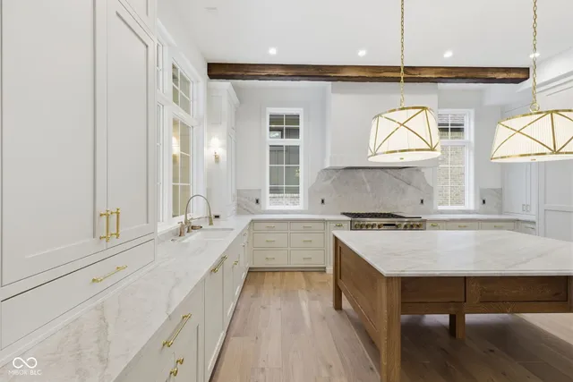 $2,395,000 | 10840 Dartmoor Court, Zionsville, IN 46077