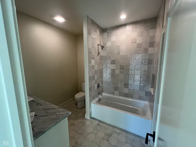 $2,395,000 | 10840 Dartmoor Court, Zionsville, IN 46077