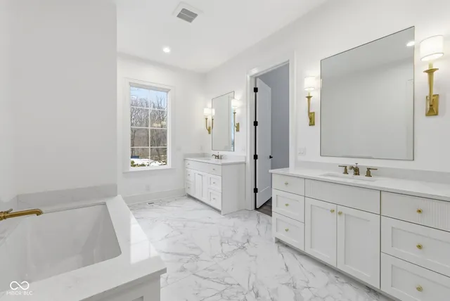 $2,395,000 | 10840 Dartmoor Court, Zionsville, IN 46077