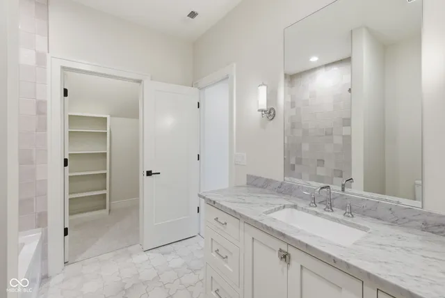 $2,395,000 | 10840 Dartmoor Court, Zionsville, IN 46077