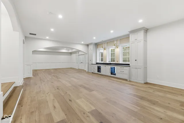 $2,395,000 | 10840 Dartmoor Court, Zionsville, IN 46077