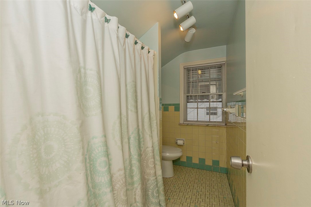 5004 Farnhurst Road Cleveland, OH 44124 - Photo 26 of 35