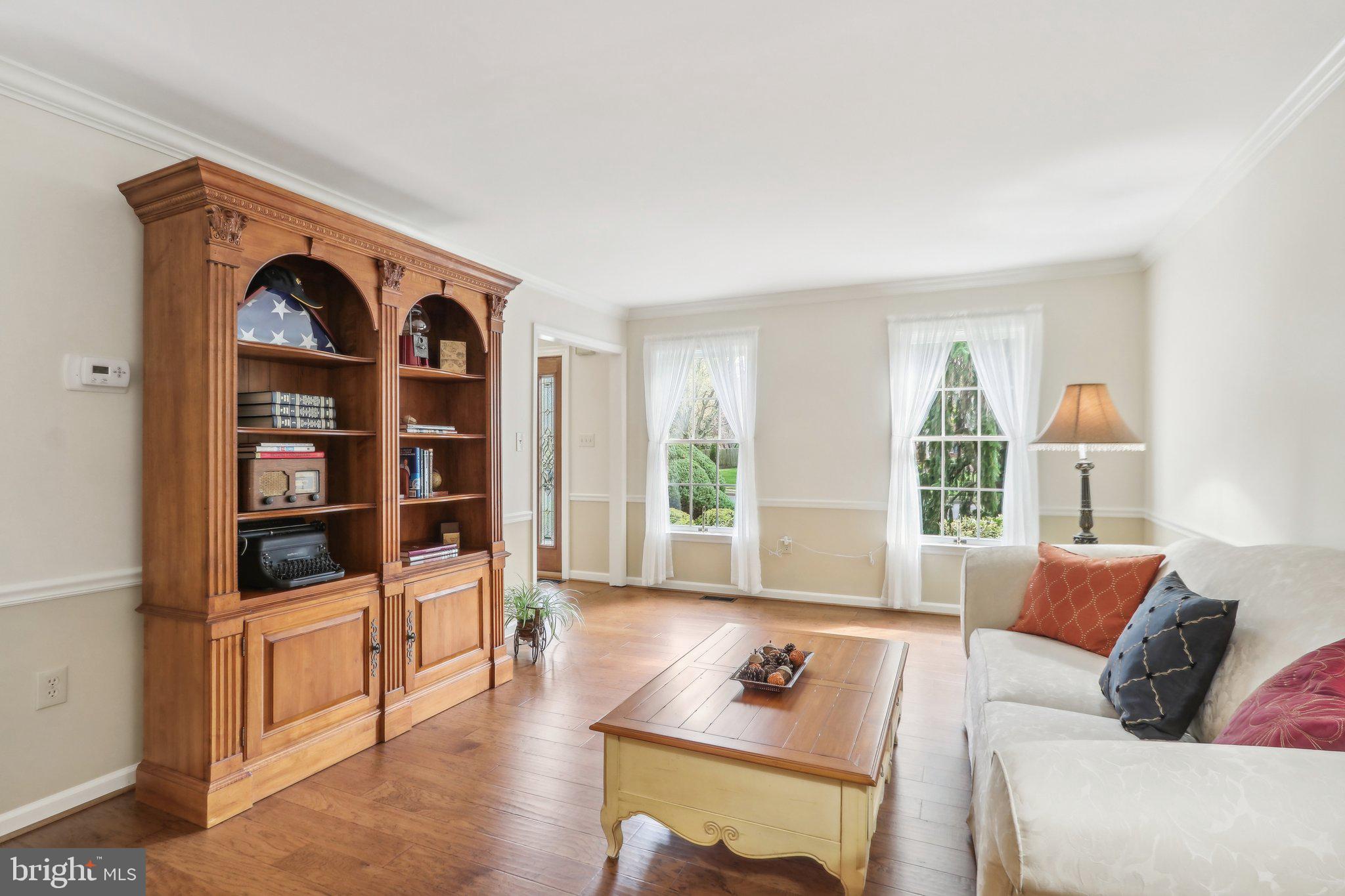 23 Abington Road Mount Laurel, NJ 08054 - Photo 15 of 75 Light bright Living Room