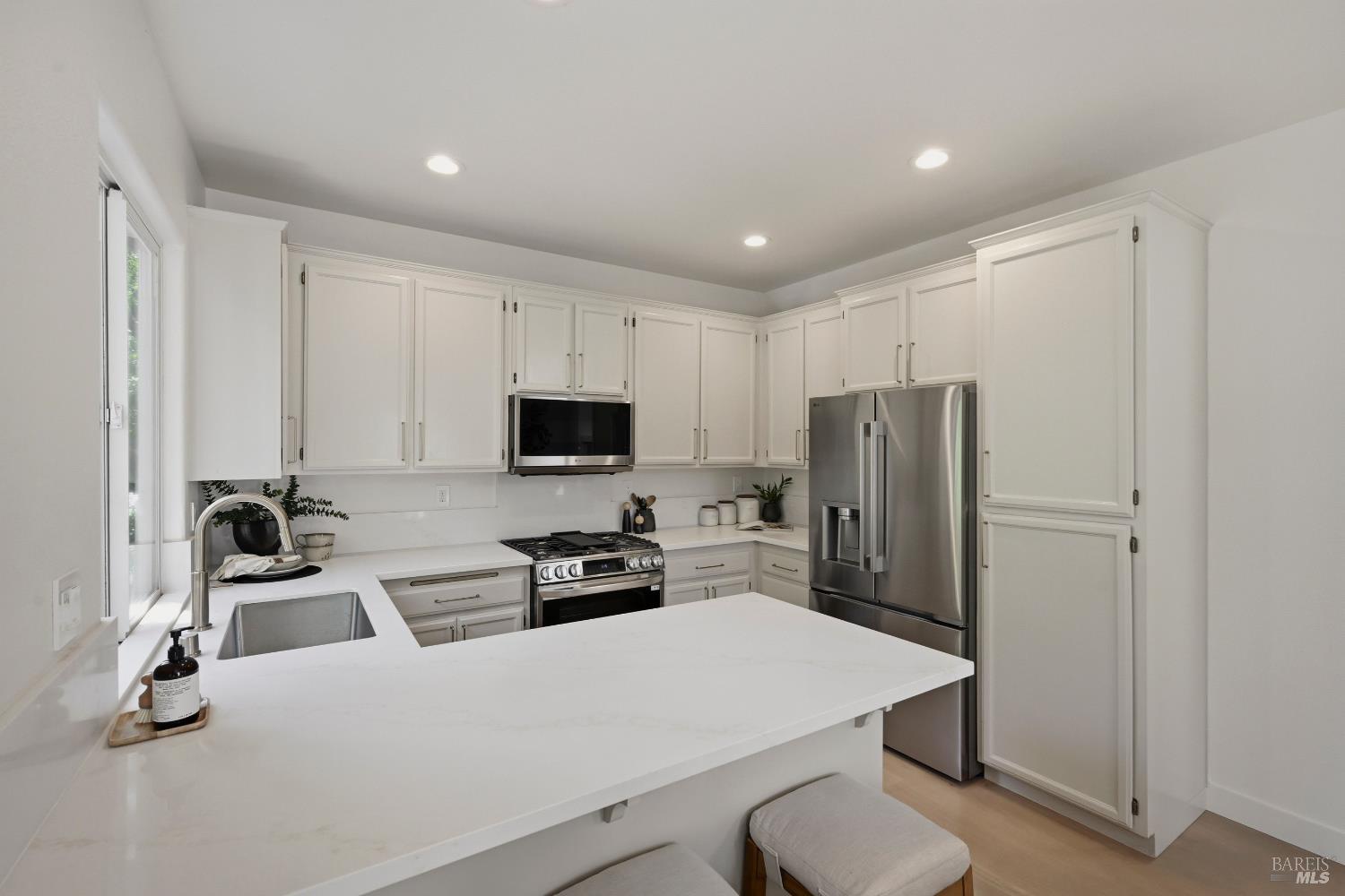 5682 Raters Drive Santa Rosa, CA 95409 - Photo 5 of 36