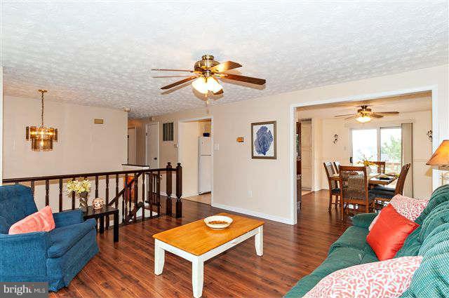 7923 Chipper Road Baltimore, MD 21244 - Photo 3 of 30 Living Room