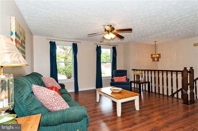 7923 Chipper Road Baltimore, MD 21244 - Photo 4 of 30 Living Room