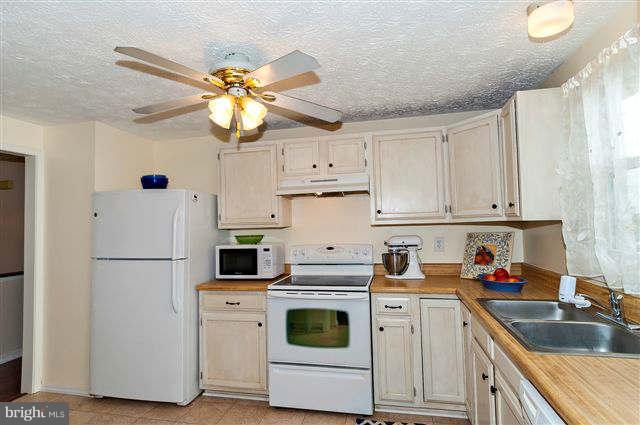 7923 Chipper Road Baltimore, MD 21244 - Photo 7 of 30 Kitchen