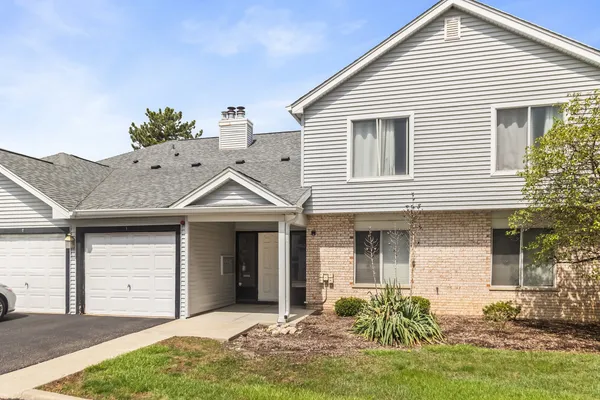 $2,100 | 7010 Brighton Court, Unit 204, Woodridge, IL 60517