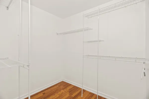 $2,100 | 7010 Brighton Court, Unit 204, Woodridge, IL 60517