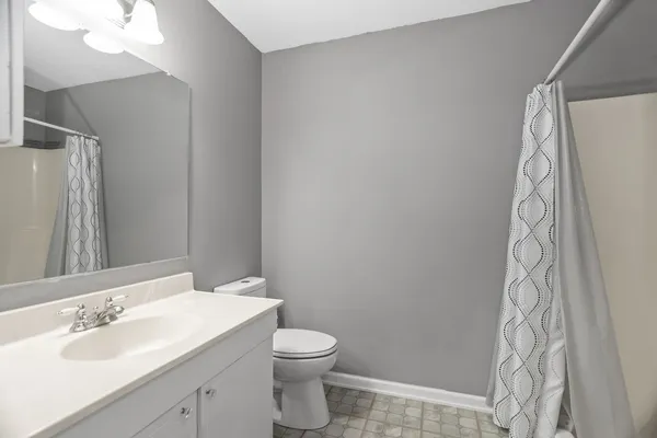 $2,100 | 7010 Brighton Court, Unit 204, Woodridge, IL 60517