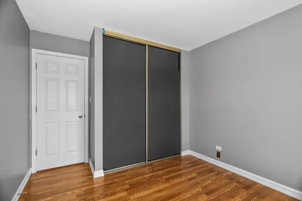 $2,100 | 7010 Brighton Court, Unit 204, Woodridge, IL 60517