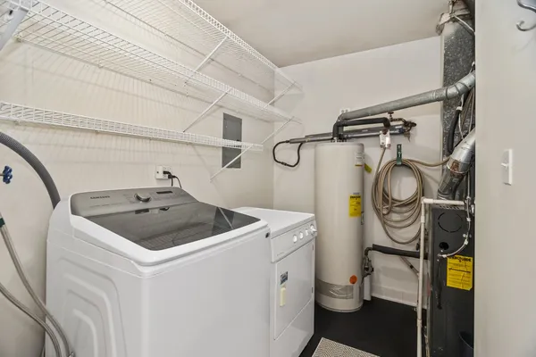 $2,100 | 7010 Brighton Court, Unit 204, Woodridge, IL 60517