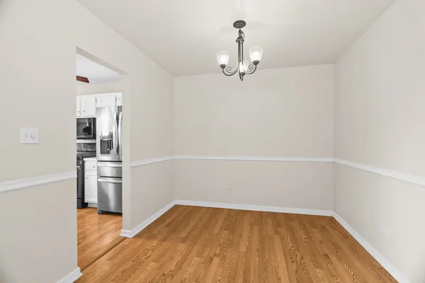 $2,100 | 7010 Brighton Court, Unit 204, Woodridge, IL 60517