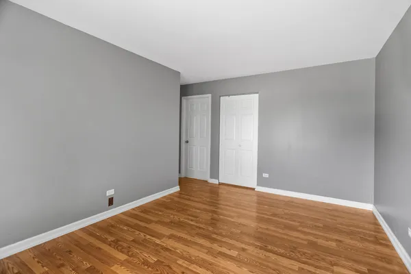 $2,100 | 7010 Brighton Court, Unit 204, Woodridge, IL 60517