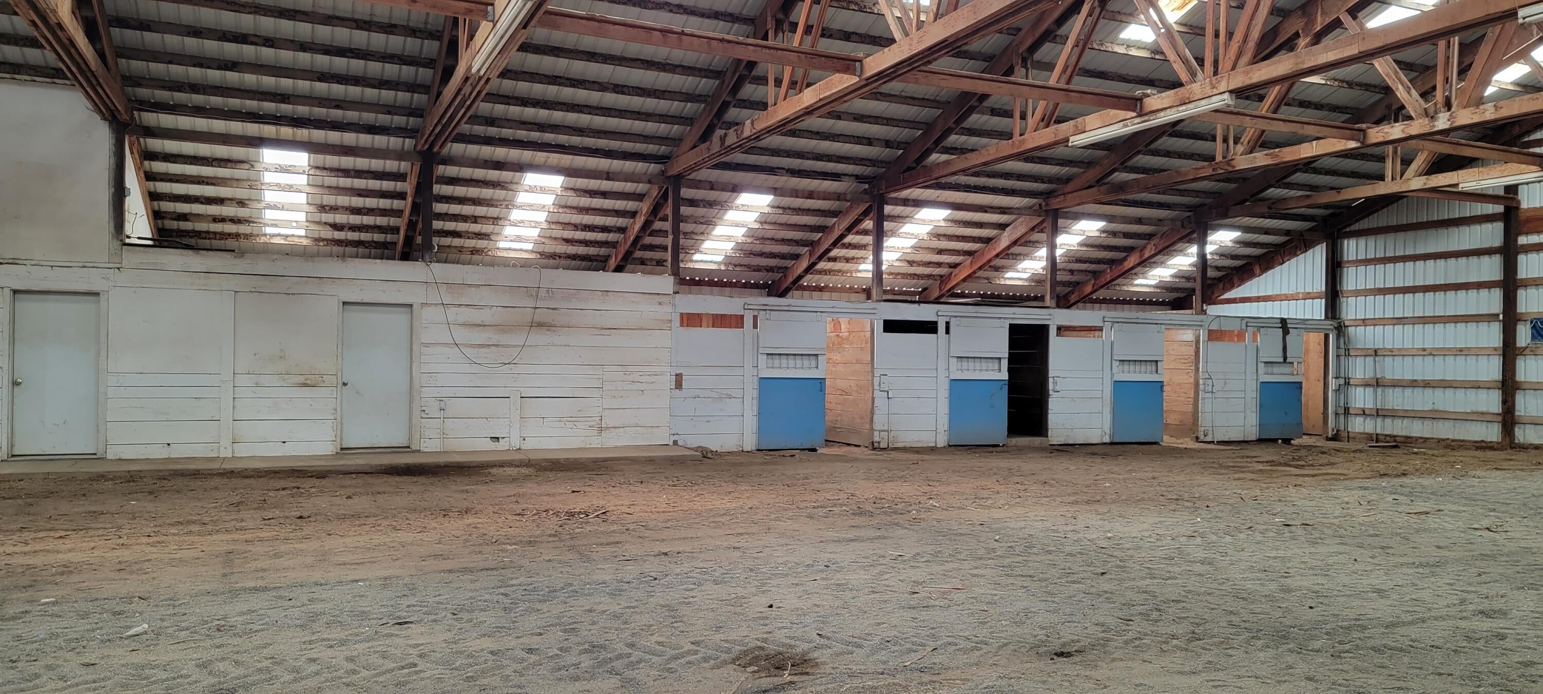 68290 George Cyrus Road Sisters, OR 97759 - Photo 46 of 52 Stalls in Arena