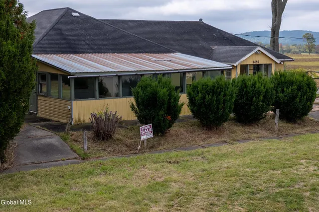 $100,000 | 2430 Highway 22, Essex, NY 12936