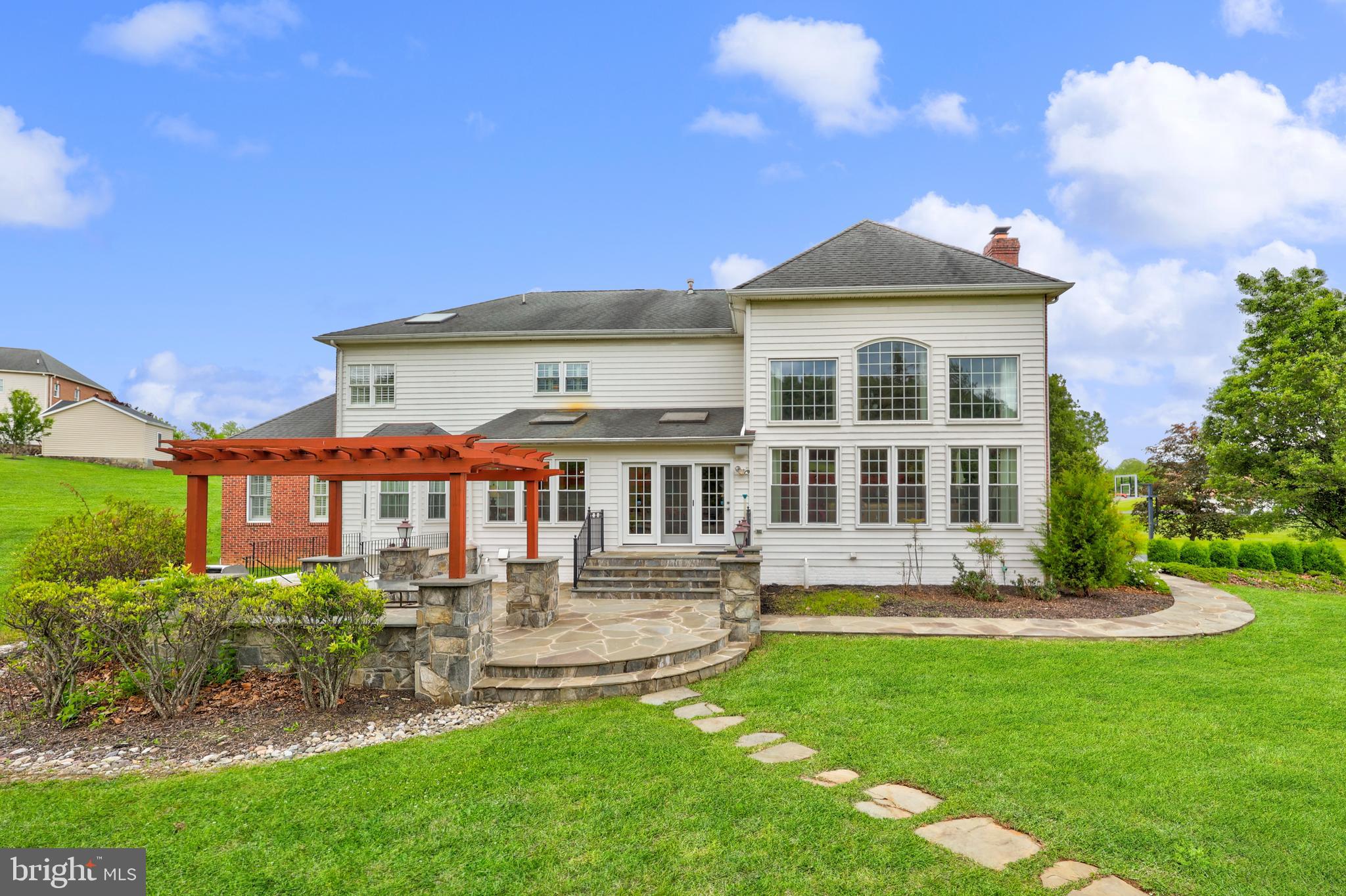 40890 Beechnut Road Leesburg, VA 20175 - Photo 52 of 65 a front view of a house with a yard